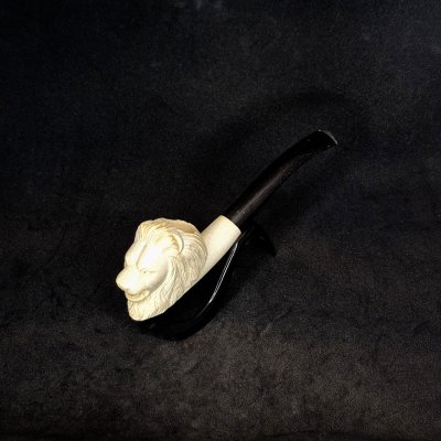 Aslan Figürlü Az Kıvrık Saplı Saplı Lületaşı Pipo - 1022